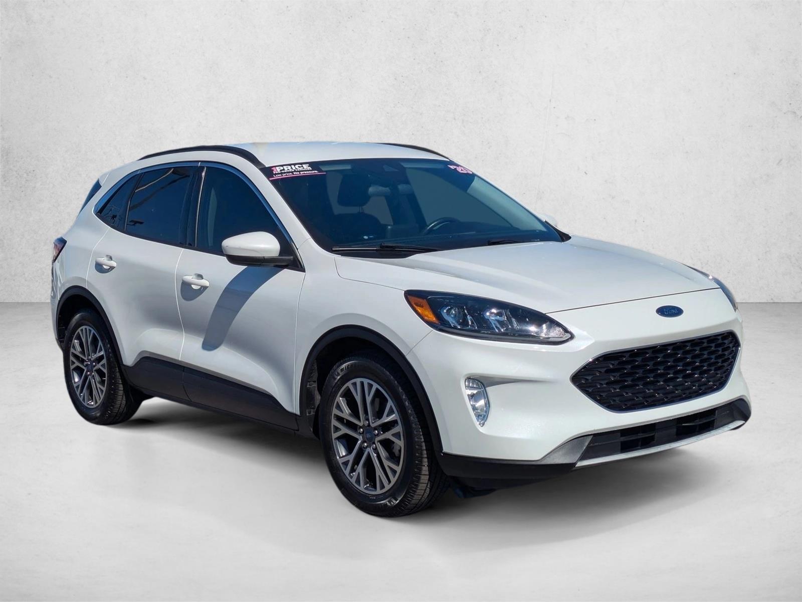 2020 Ford Escape SEL photo 3