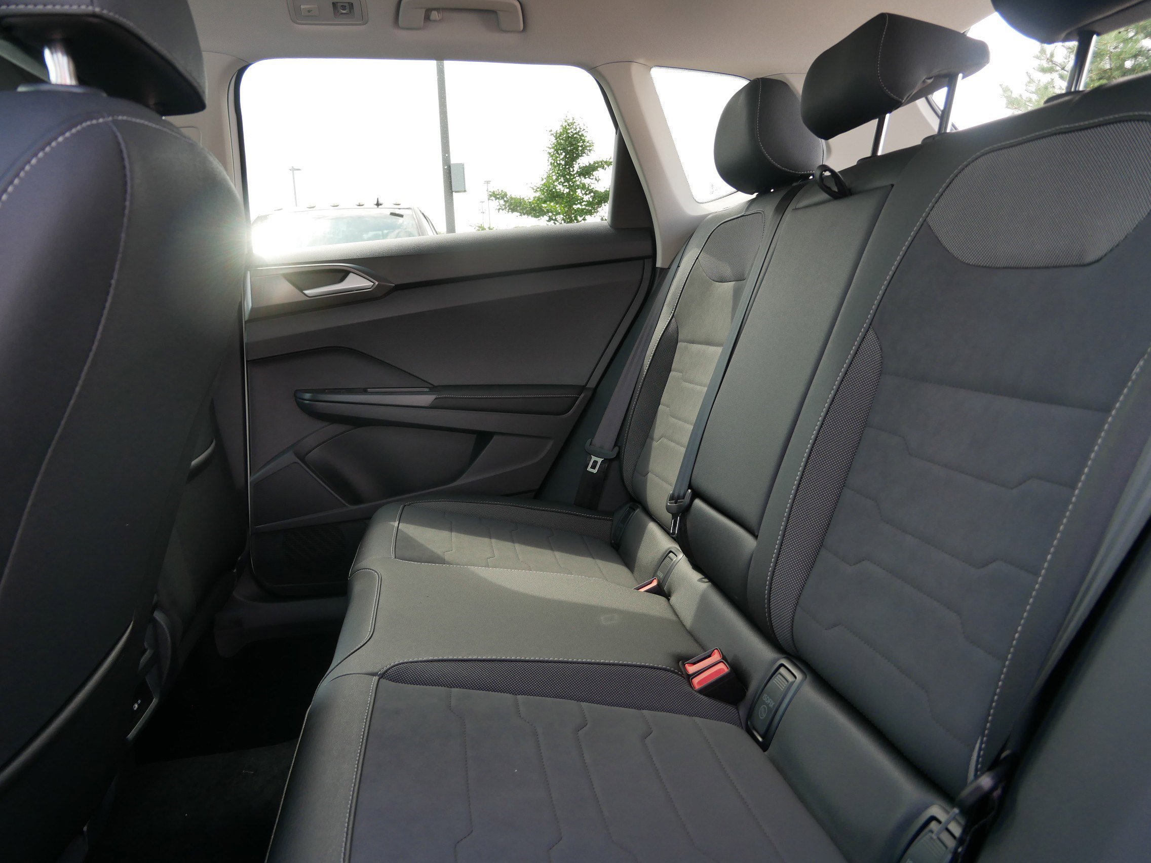 2025 Volkswagen Taos SE photo 3