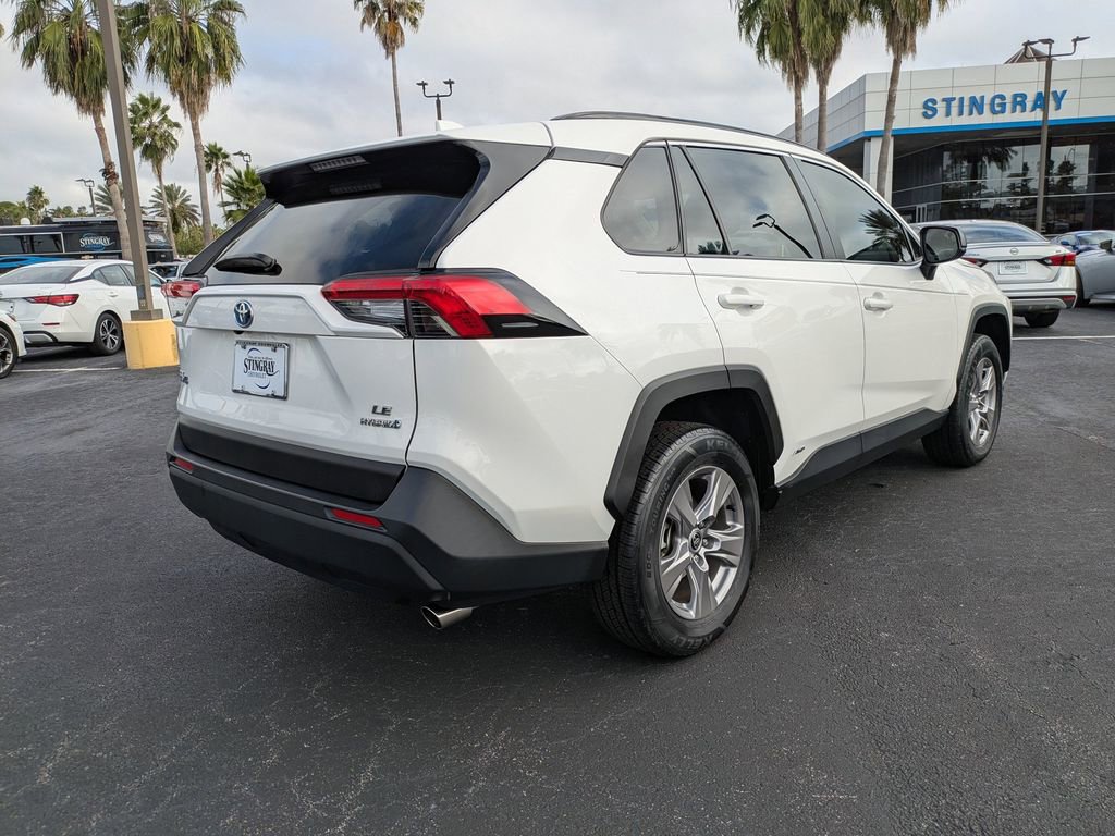 2023 Toyota RAV4 LE photo 2