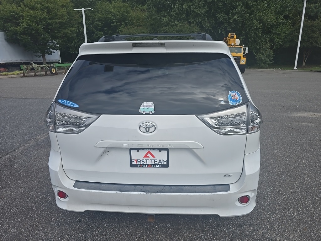 2014 Toyota Sienna SE photo 6