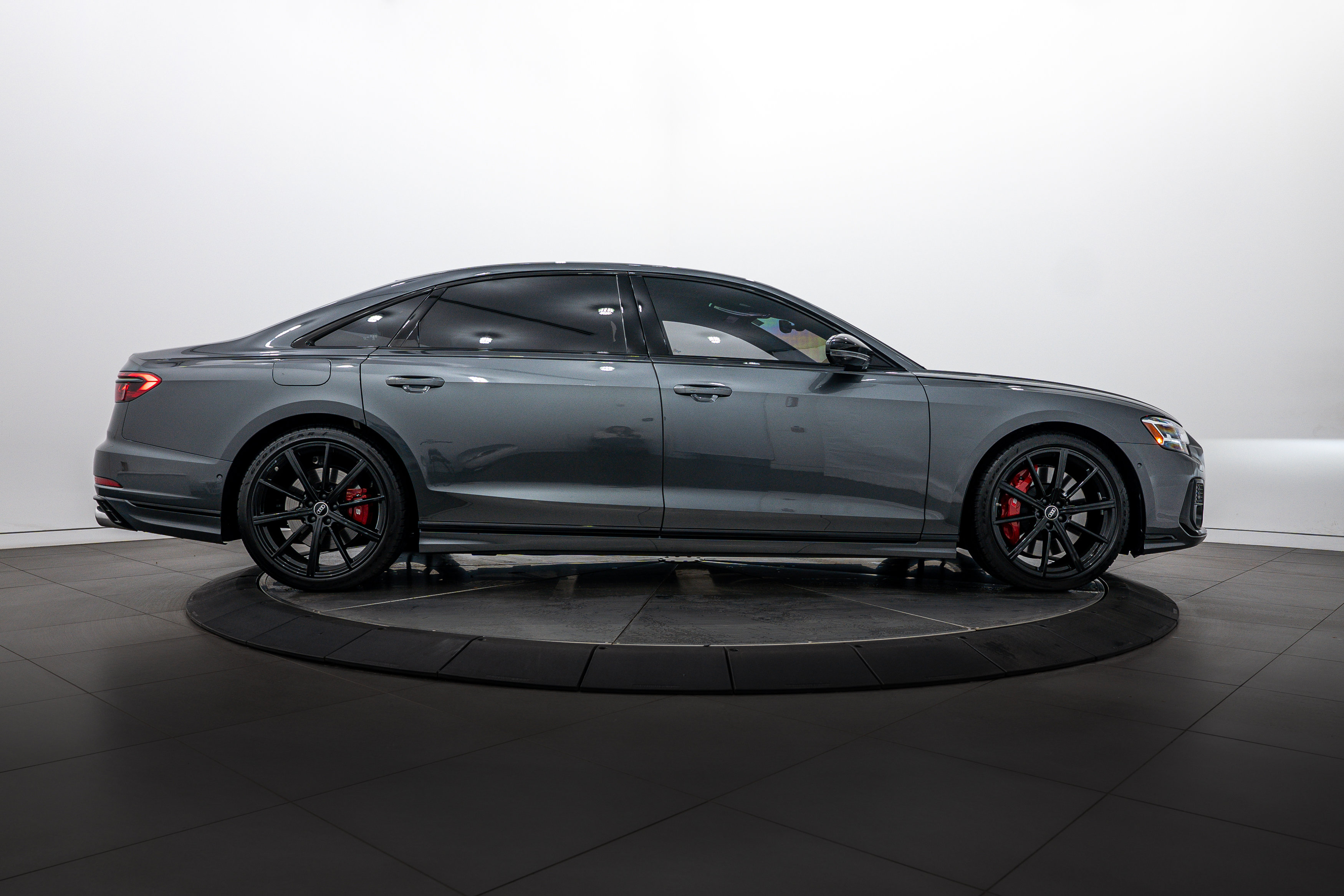 2024 Audi S8 photo 3