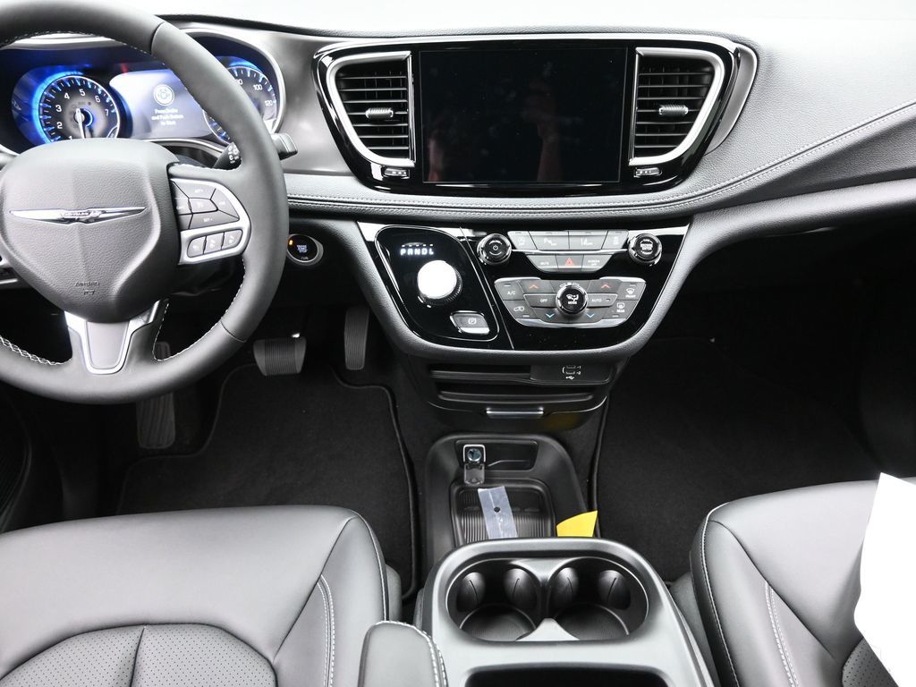 2026 Chrysler Pacifica photo 11