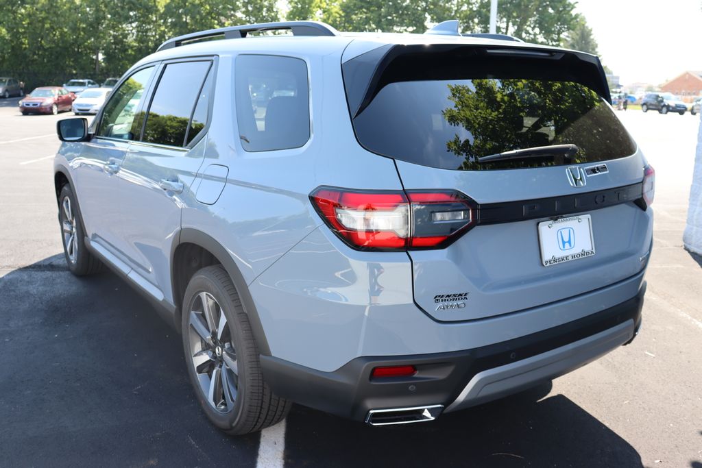 2025 Honda Pilot Touring photo 2