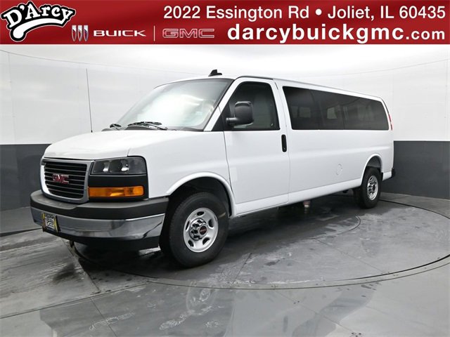 2025 GMC Savana Passenger LT's photo