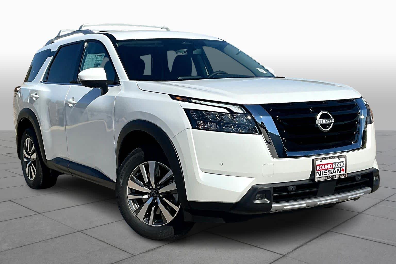 2025 Nissan Pathfinder SL photo 2