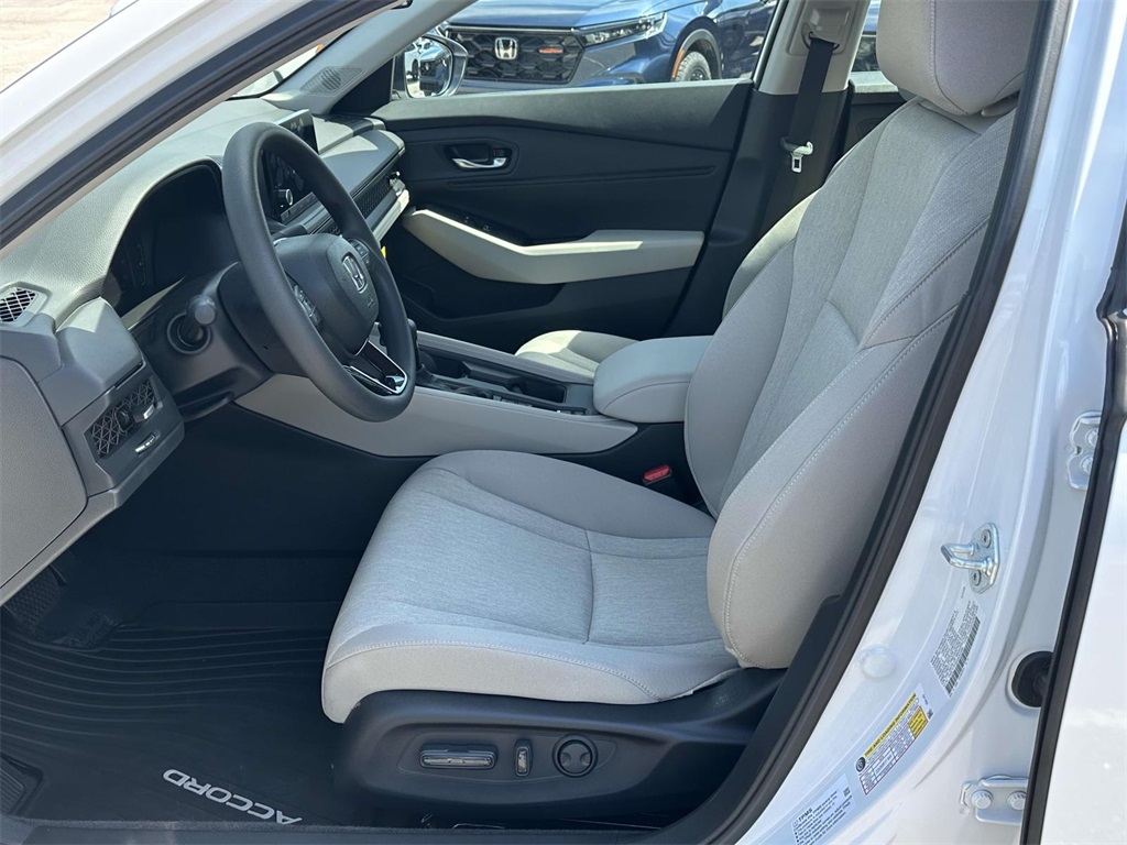 2025 Honda Accord SE photo 3