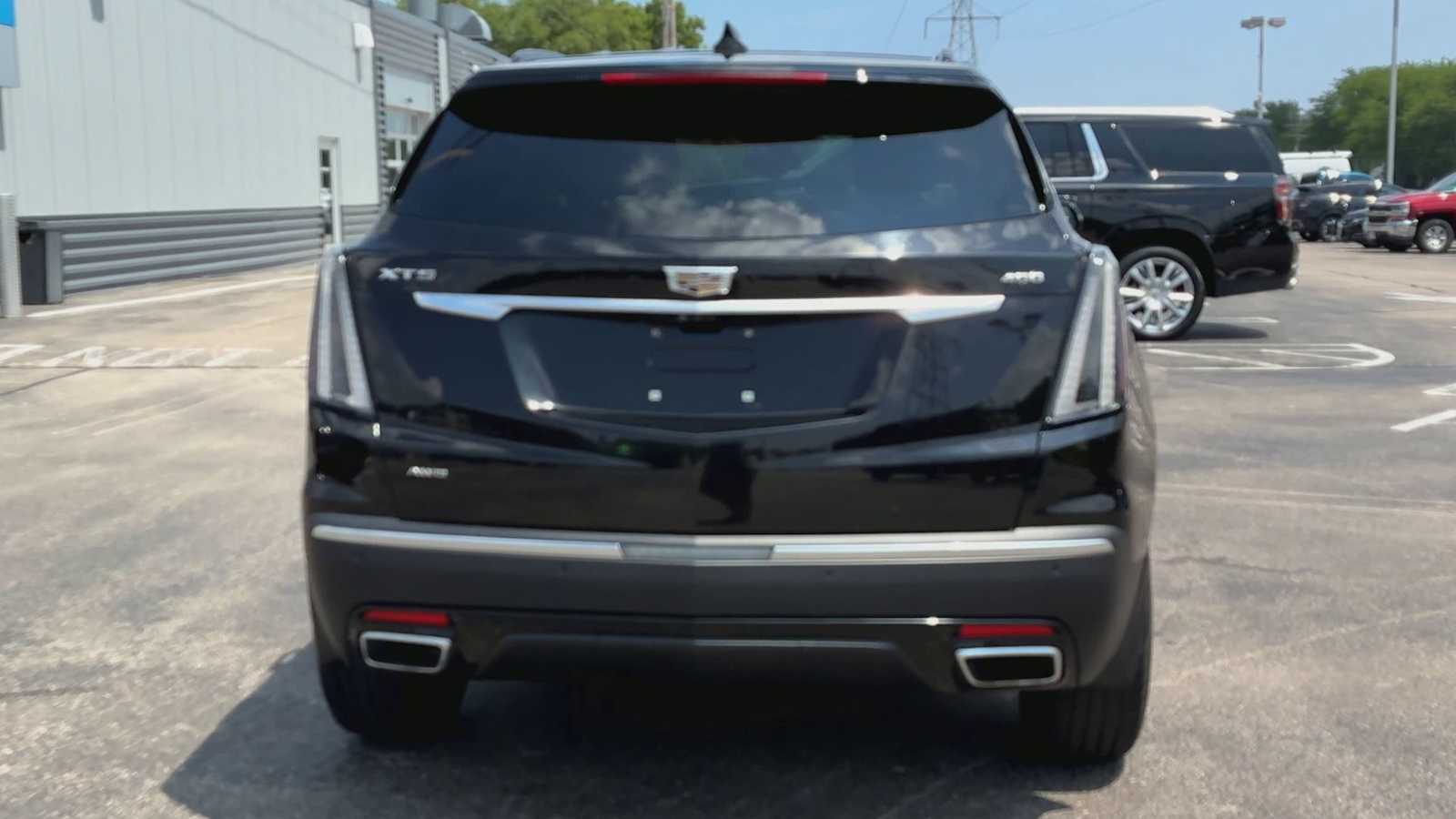 2021 Cadillac XT5 Sport photo 3