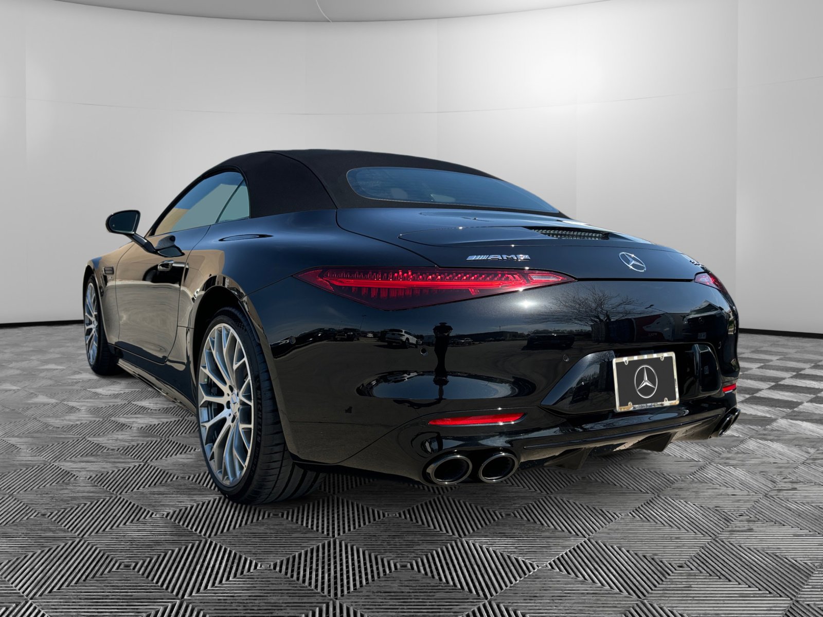2025 Mercedes Benz SL AMG 43 photo 3