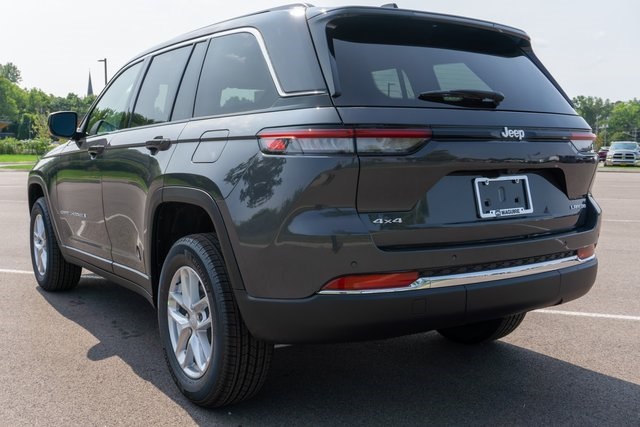 2025 Jeep Grand Cherokee Laredo X photo 4