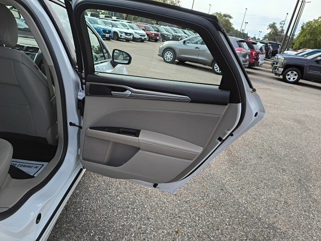 2018 Ford Fusion SE photo 15
