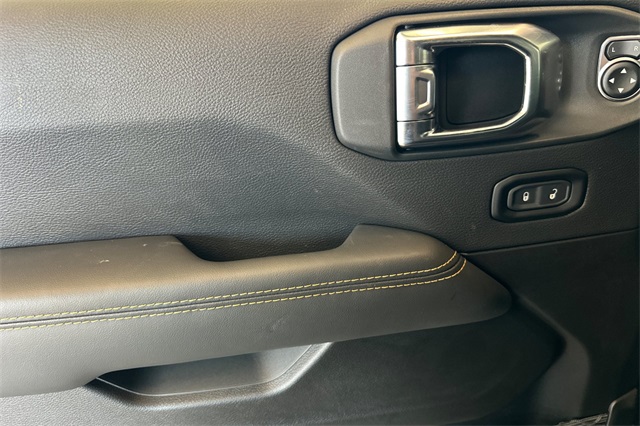 2025 Jeep Wrangler Sahara photo 10
