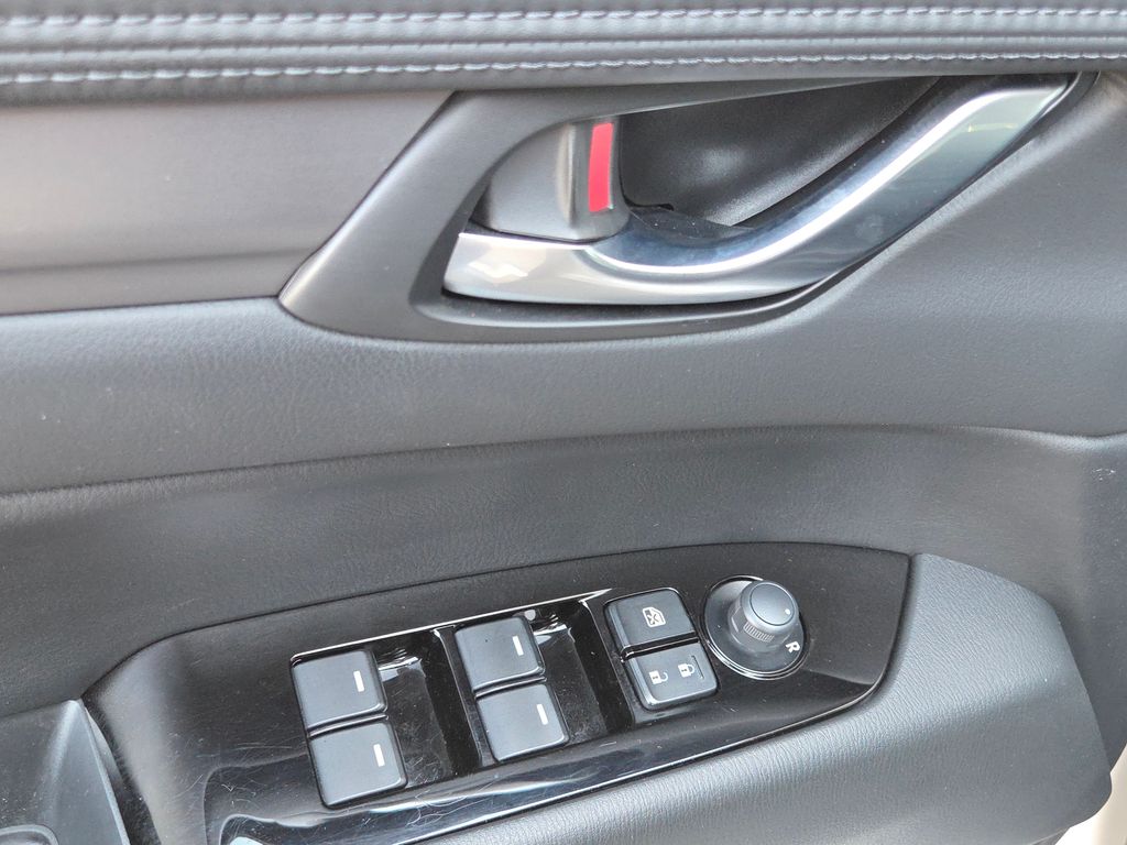 2025 Mazda CX-5 2.5 Select photo 18