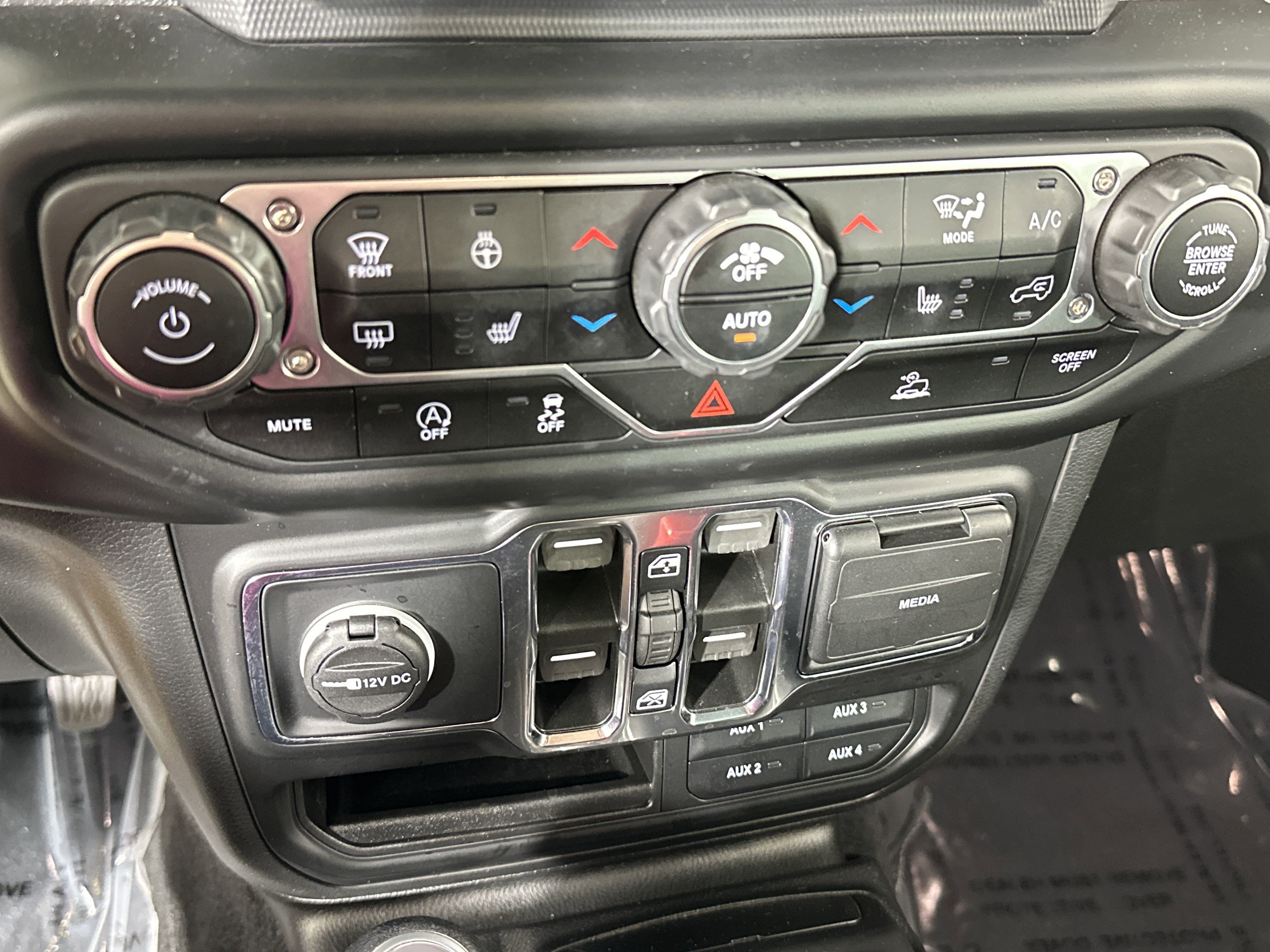 2022 Jeep Wrangler Unlimited High Tide photo 12
