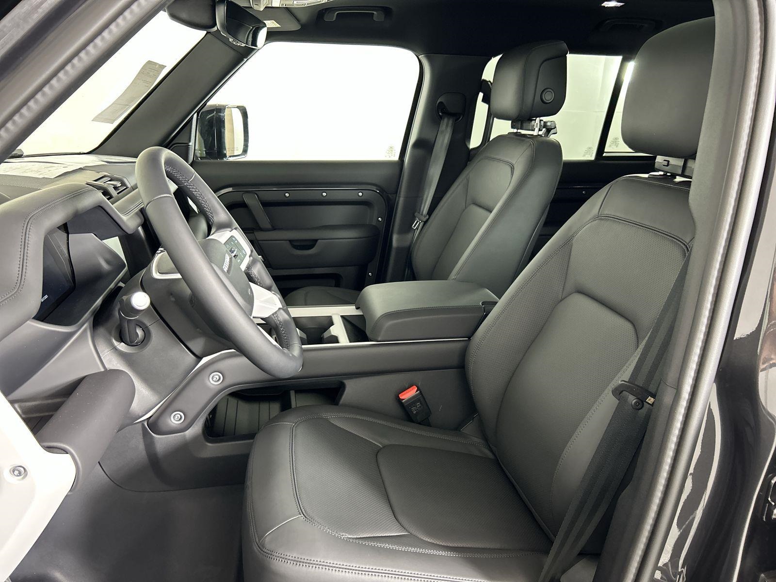 2025 Land Rover Defender 130 S photo 21