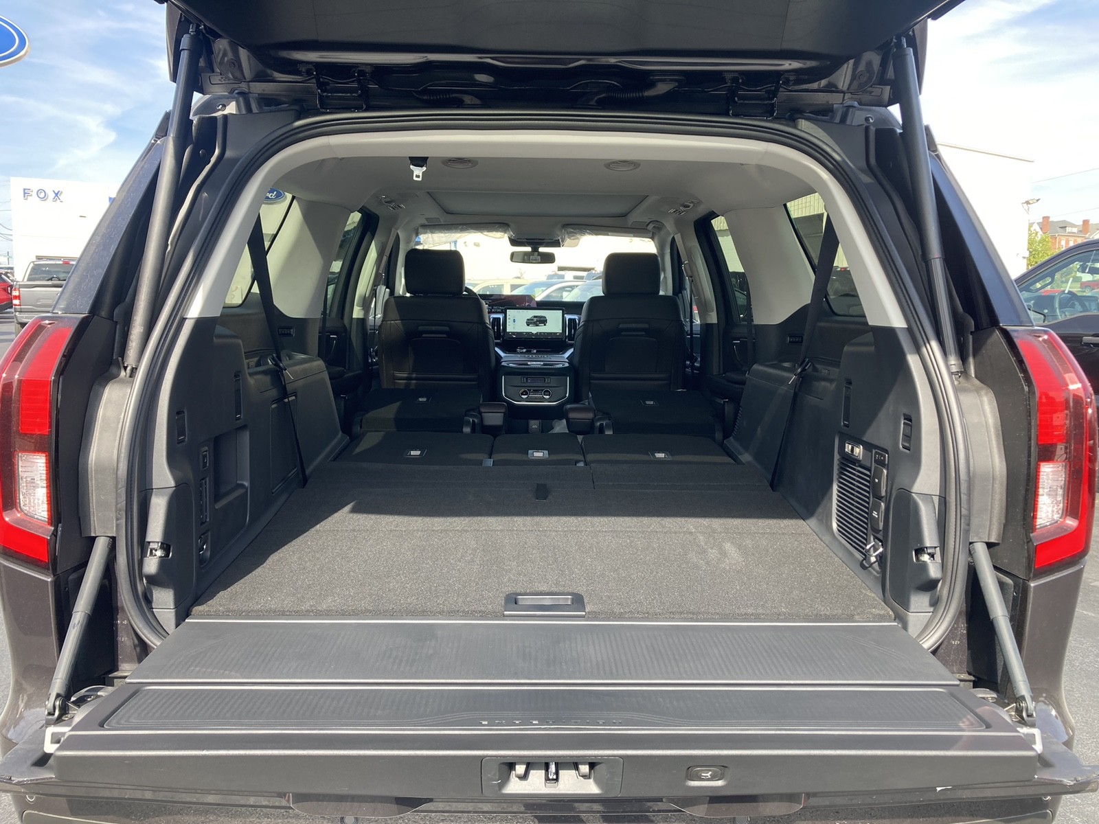 2025 Ford Expedition Platinum MAX photo 8
