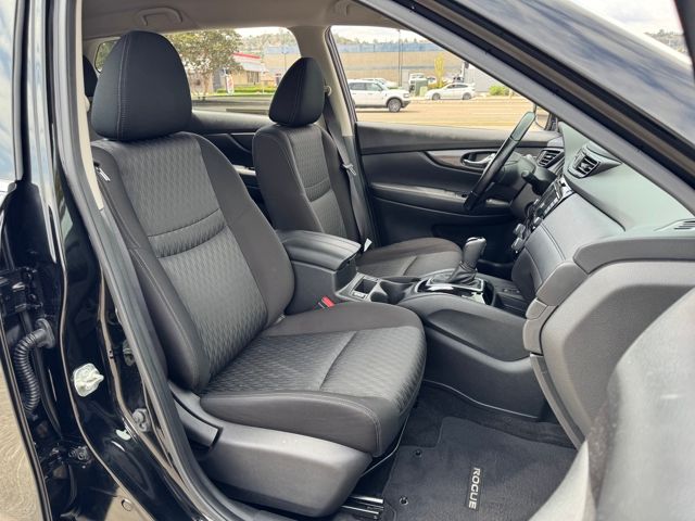 2020 Nissan Rogue SV photo 20