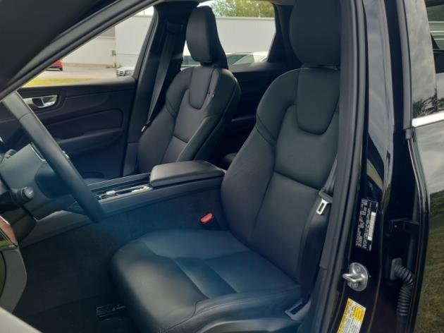 2023 Volvo XC60 Plus photo 5