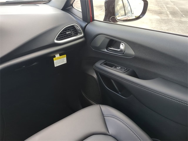 2026 Chrysler Voyager LX photo 19