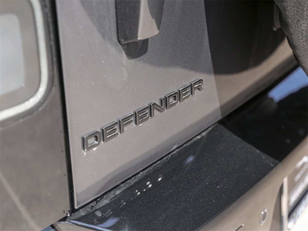 2026 Land Rover Defender 110 S photo 8