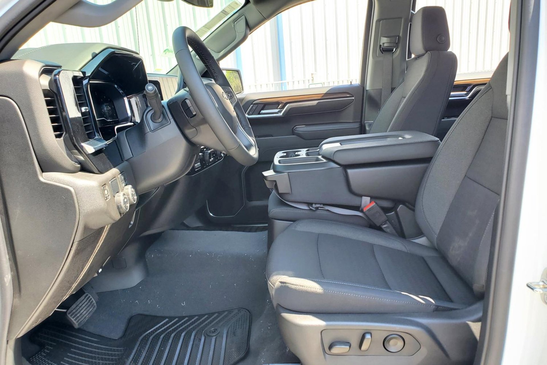 2025 Chevrolet Silverado 1500 RST photo 7