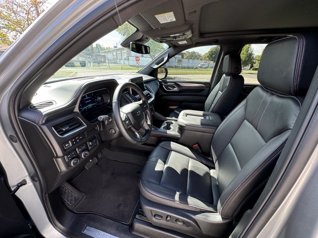2024 Chevrolet Suburban RST photo 11