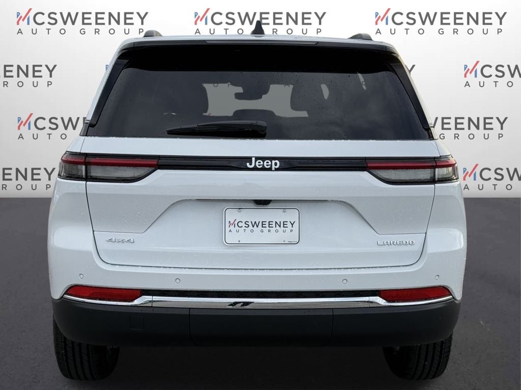 2025 Jeep Grand Cherokee Laredo photo 2