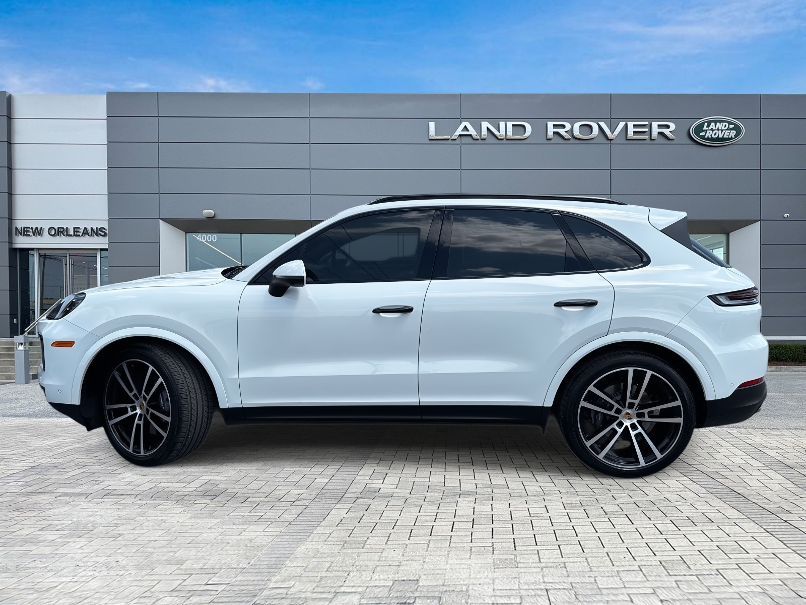 2024 Porsche Cayenne Base photo 2