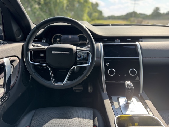 2023 Land Rover Discovery Sport SE R-Dynamic photo 13