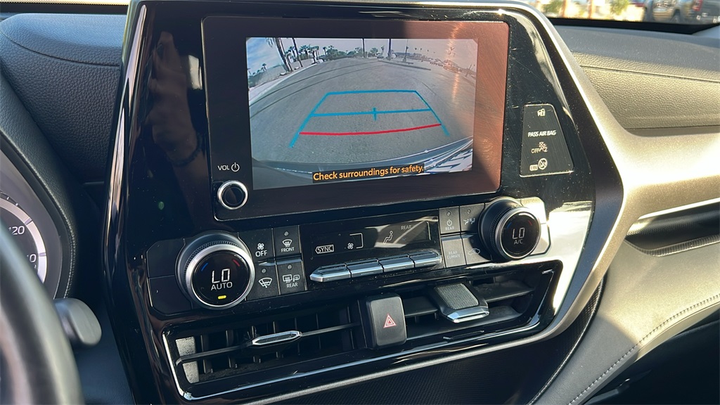 2024 Toyota Highlander LE photo 16