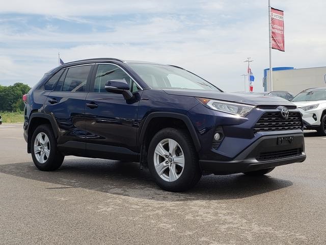 2021 Toyota RAV4 XLE photo 3