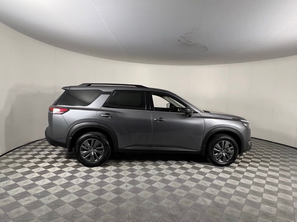 2024 Nissan Pathfinder SV photo 2
