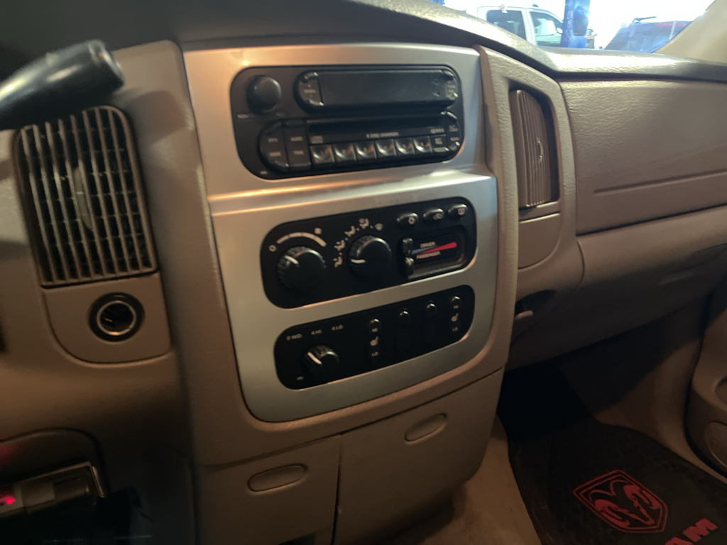 2005 Dodge Ram 3500 SLT photo 11