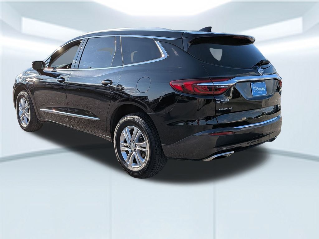 2018 Buick Enclave Essence photo 3