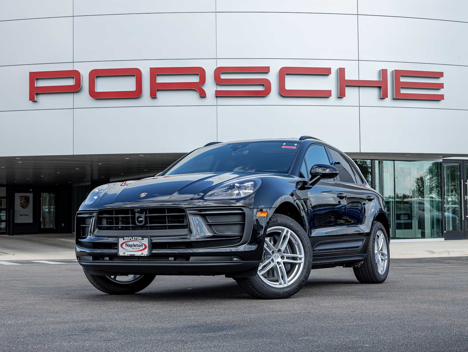 2025 Porsche Macan Base's photo