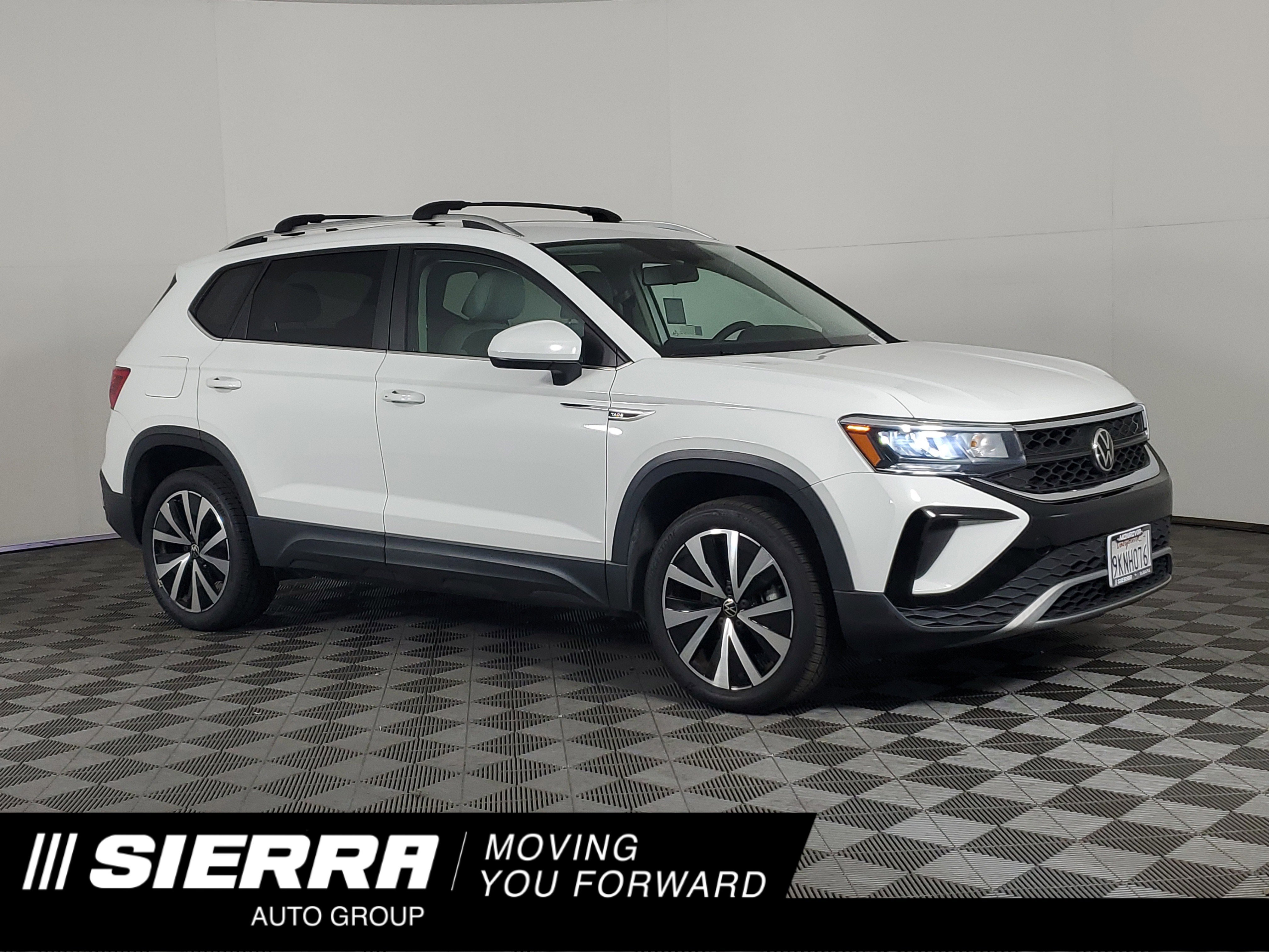 2022 Volkswagen Taos SE's photo