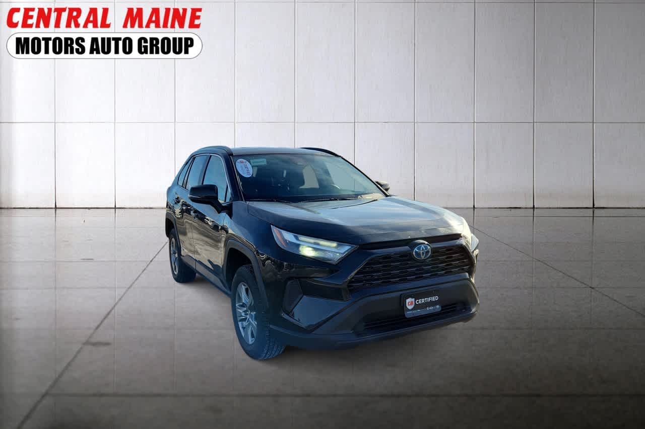 2024 Toyota RAV4 XLE's photo