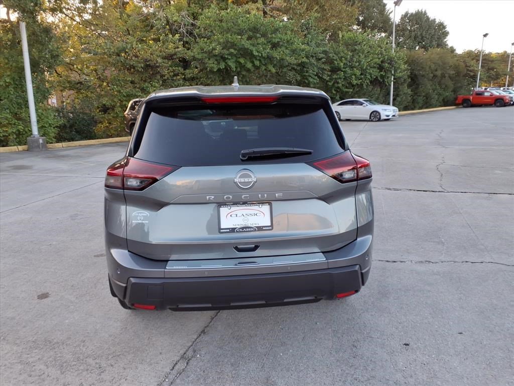 2026 Nissan Rogue SV photo 2