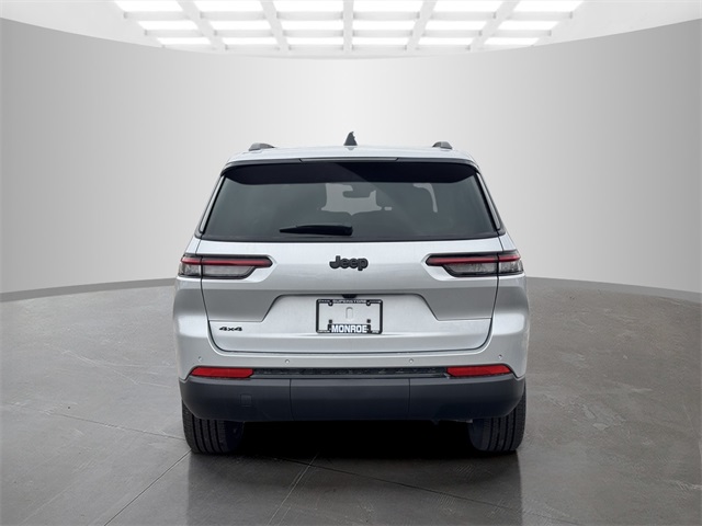 2025 Jeep Grand Cherokee Altitude photo 4