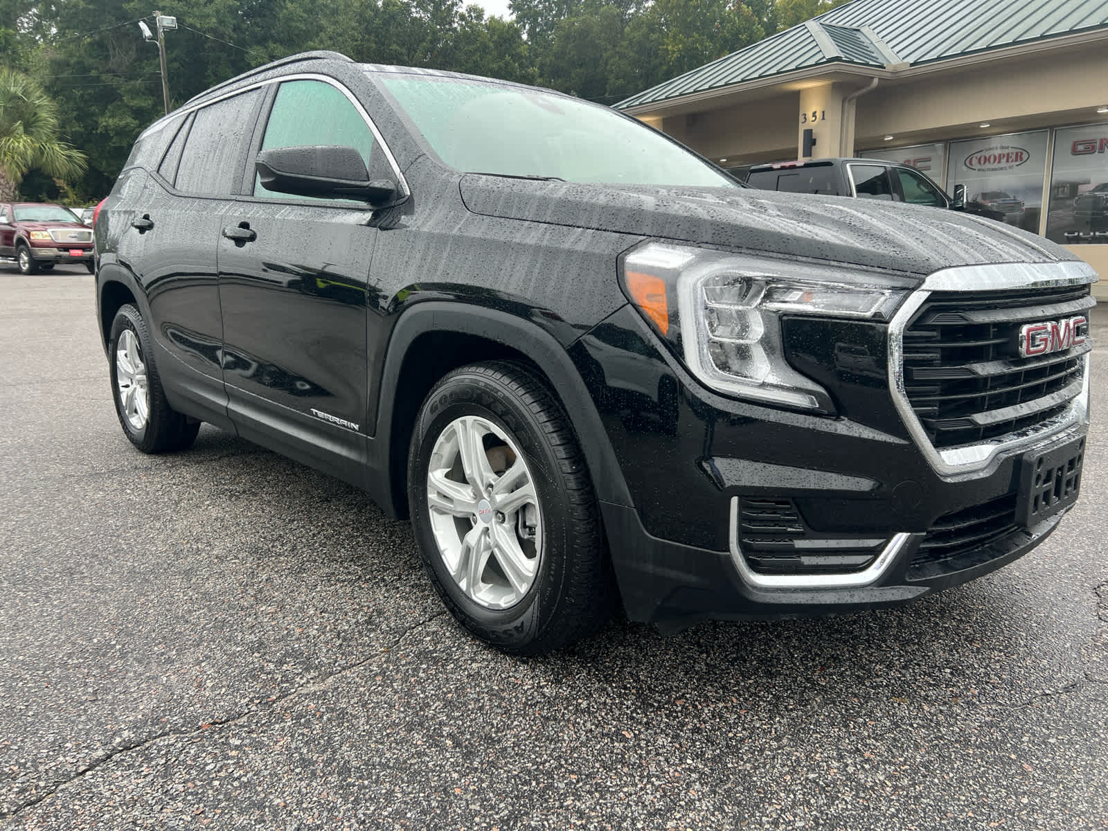 2022 Gmc Terrain SLE photo 3