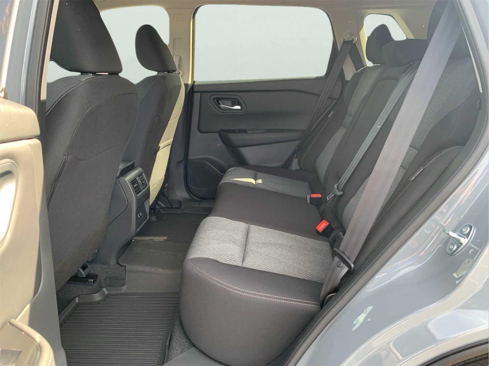 2026 Nissan Rogue SV photo 27