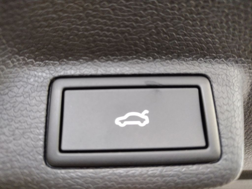2025 Volkswagen ID. Buzz photo 18