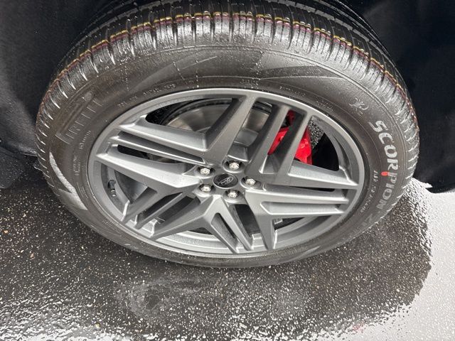 2025 Ford Explorer ST-Line photo 10
