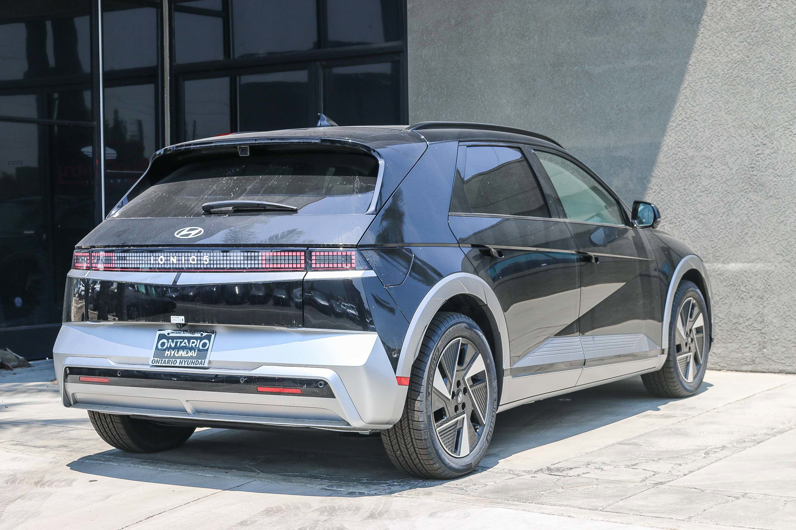 New 2025 Abyss Black Hyundai Limited image 8