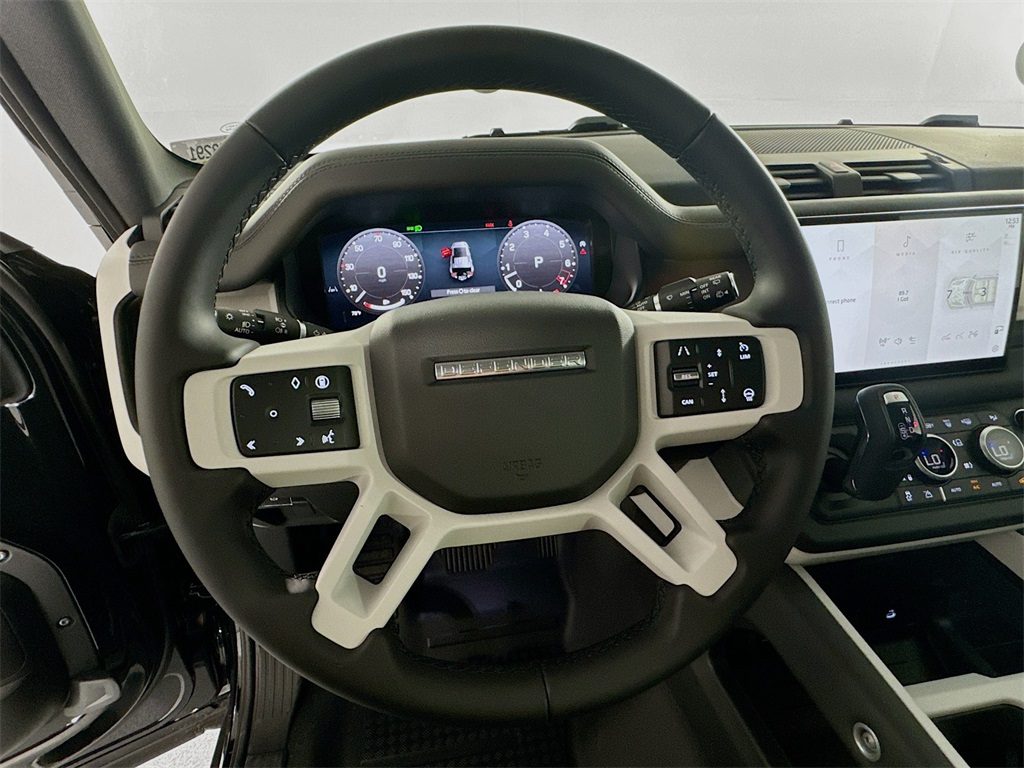 2025 Land Rover Defender 110 X-Dynamic SE photo 3