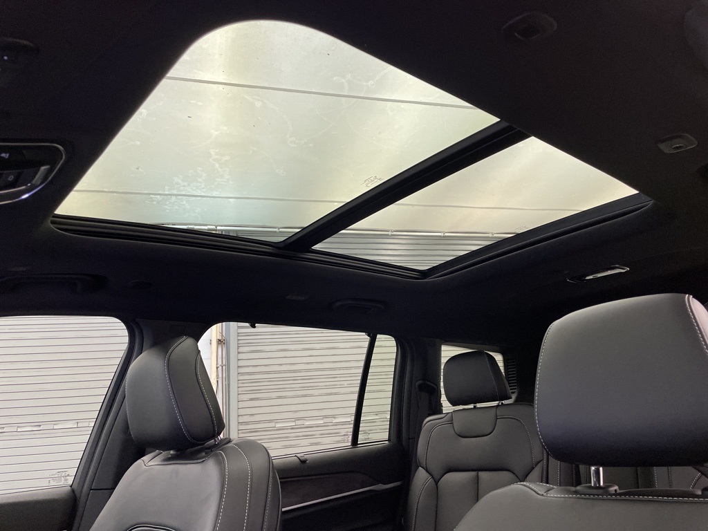 2025 Jeep Grand Cherokee Limited photo 11