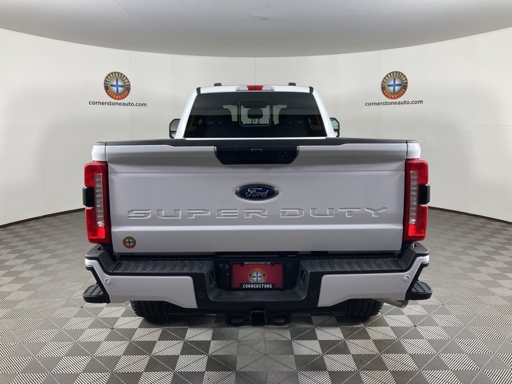 2025 Ford F-350 photo 4