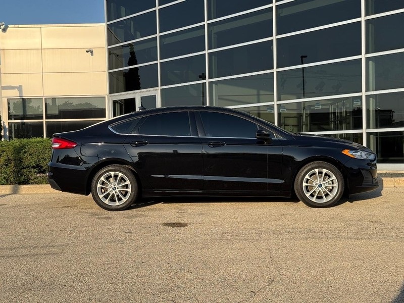 2019 Ford Fusion SE photo 2