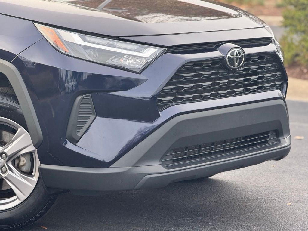 2023 Toyota RAV4 XLE photo 4