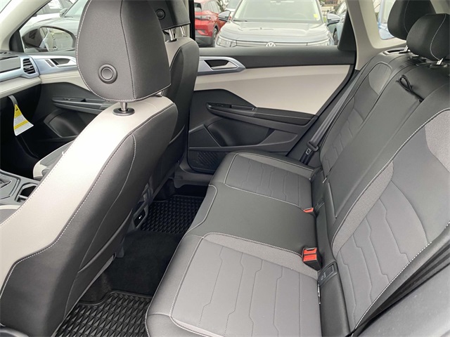 2025 Volkswagen Taos SE photo 9