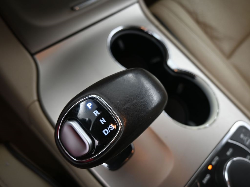 2015 Jeep Grand Cherokee Overland photo 4